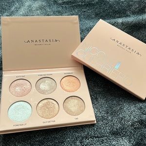 Anastasia Nicole Guerriero glow kit